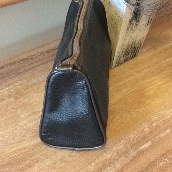 Imitation croc essentials bag - Picture 4 of 7